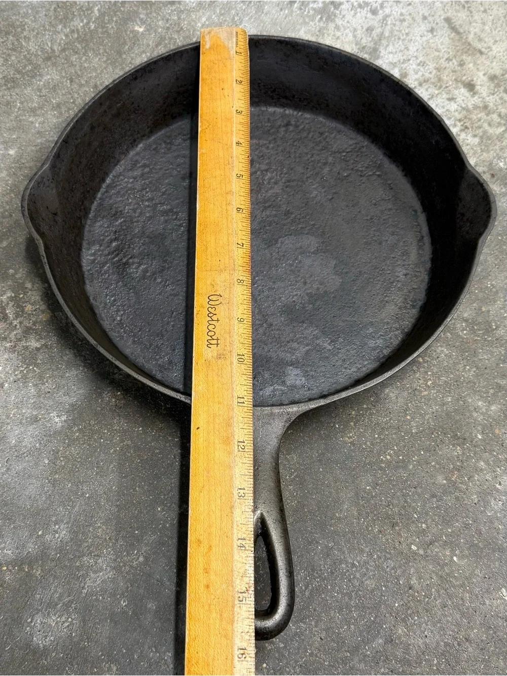 Wagner Ware unmarked logo